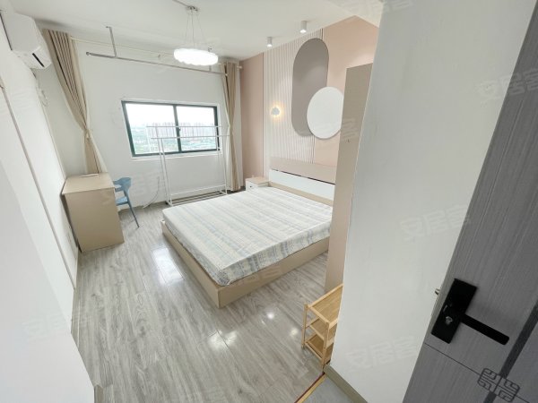 望湖嘉苑_朝南主卧独卫_随时看房_下楼地铁口_对面万象汇