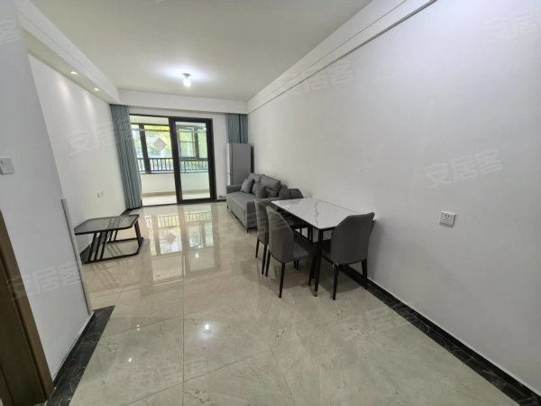 保利罗兰香谷_精装三房_一楼光线不挡_环境好_地铁口