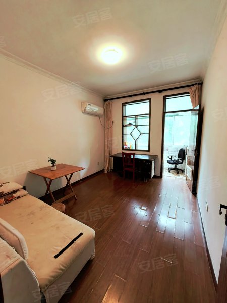 近步行街__低楼层一室一厅__家具家电齐全__拎包即住