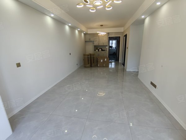 中建开元御湖公馆全新湖景房_家电家具全配_南北通透陶冲湖公园