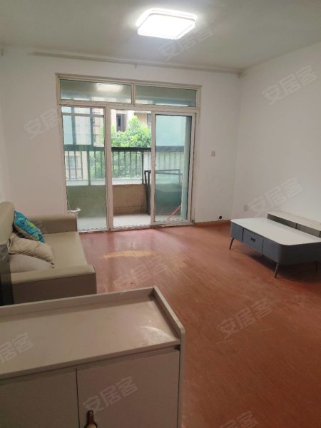 四楼，三台空调，家电齐全，随时看房入住