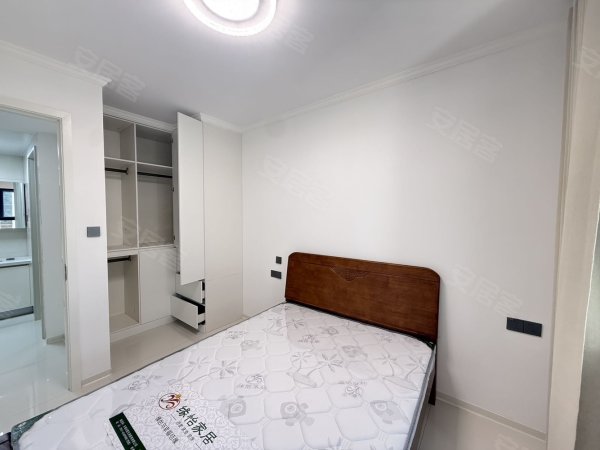滨湖润园_新四中_陪读首选_停车方便_民用水电_全屋瓷砖