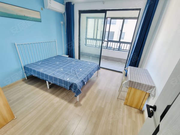 职教城东地铁站维信诺附近黉街合肥经济学院旁边，可短租可月付