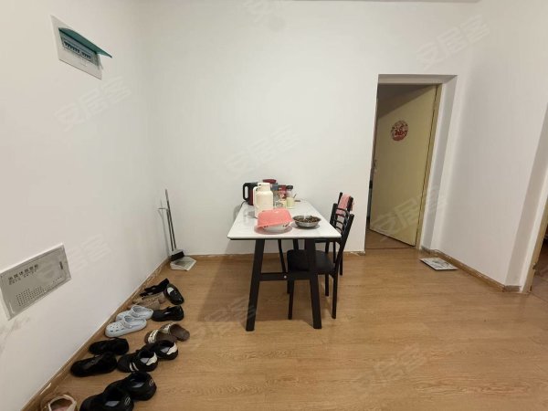 新店花园(1-11栋)_两房精装_靠近商业街_交通便利