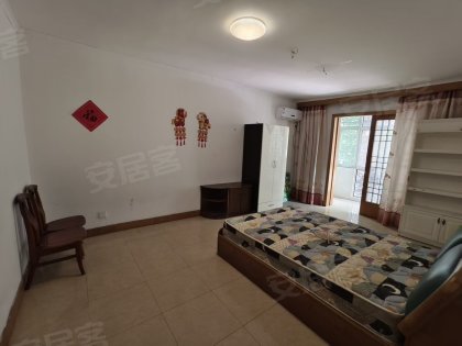 南小边上，全套电器家具，精致装修，拎包入住，