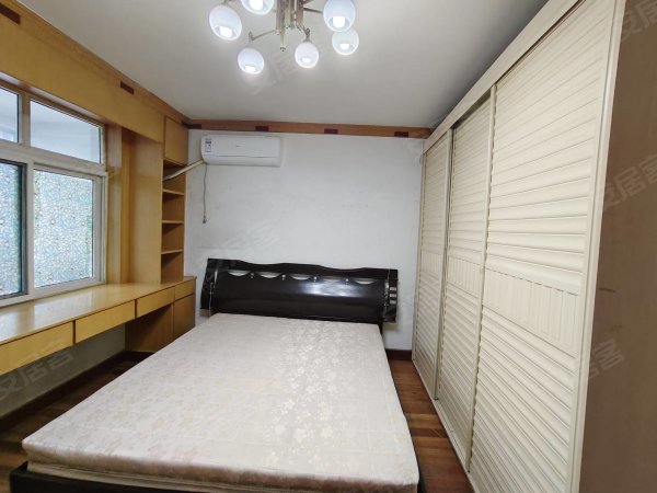 农大北门，5楼，家具家电齐全，拎包入住，价格好谈。