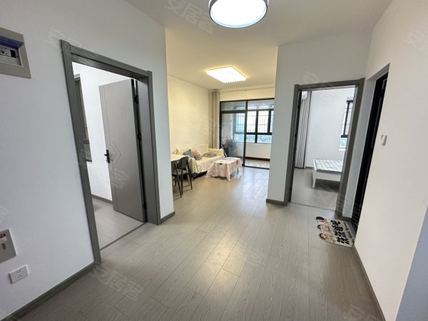 龙谷华庭南区精装两室家具家电齐全拎包即住随时看房