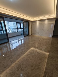 高新地铁口可空租精装带暖气带中央空调品质四房