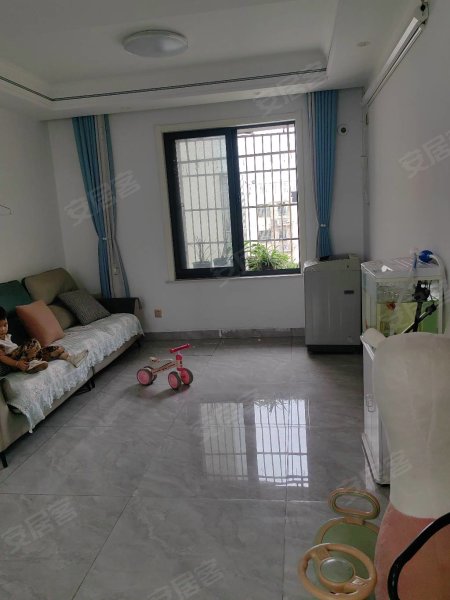 北岗一期，可月付，有地铁口，可短租，交通方便，商业街