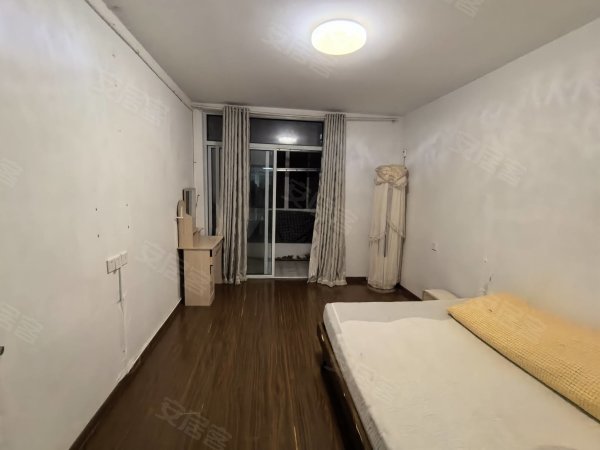 绩溪路安医一附院一室一厅一厨一卫，低楼层民水民电，出行方便