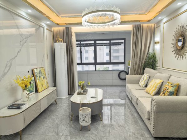 朗香书院，4房1卫，业主自住精装修，客厅立式空调，近学校地铁