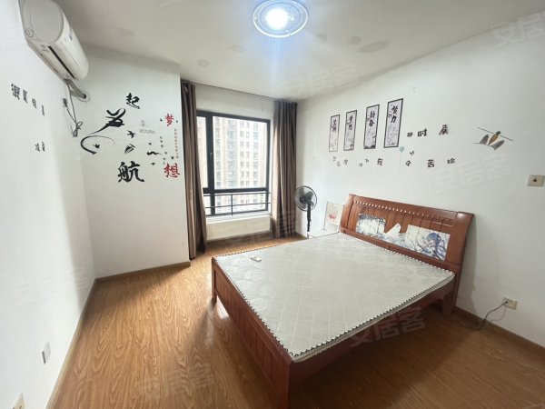 新出高速滨湖时代广场两室，拎包入住带暖气，临近交控集团和浦发