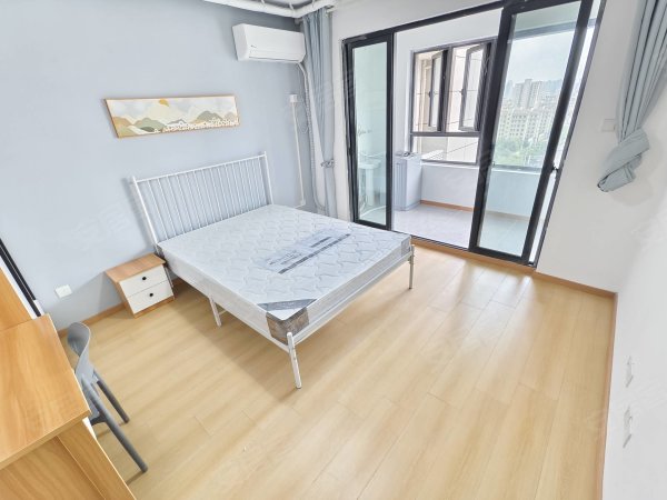 长白科技园我是房東_顺安家园三期_主卧阳台_短租月付_奥来园