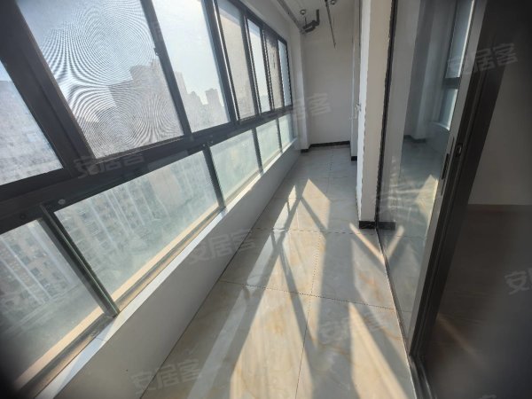 信地藏龙阁两室两厅中层干净拎包入住