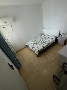 新站广场对面新店花园合租单间4_00可短租（不是中介）