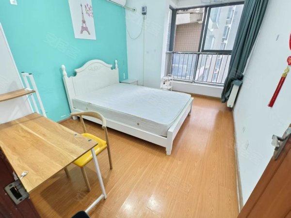 女生合租。本人自己的房子，可短租，电费056，紫庐地铁口