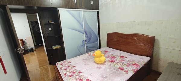 和平路市二院旁_地铁口_总价低小三房_采光号_急租