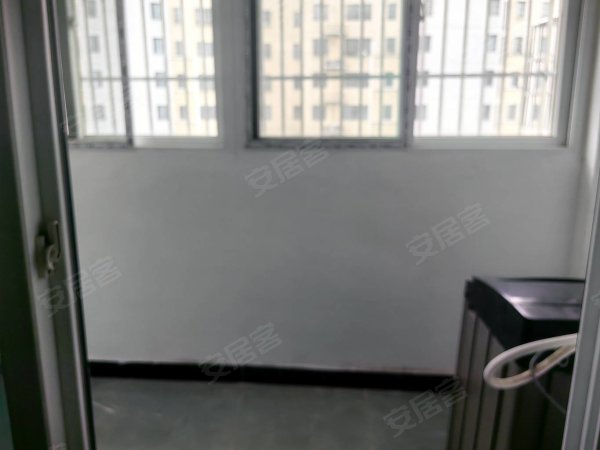北岗一期，有地铁口，可月付，可短租，有商业街