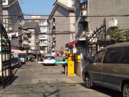 上海房产网>上海小区>普陀小区>曹杨小区>曹杨七村>轨道交通小区门口