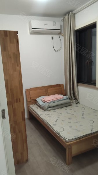 精装电梯家电齐全，拎包入住交通方便