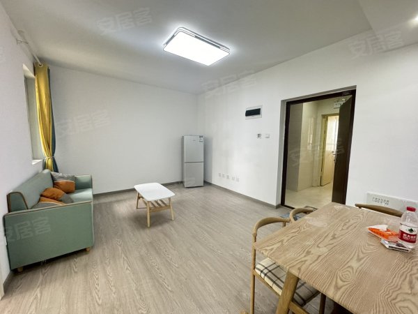 滨湖沁园_精装两室_业主自住装修_全屋定制_瓷砖金融港方圆荟