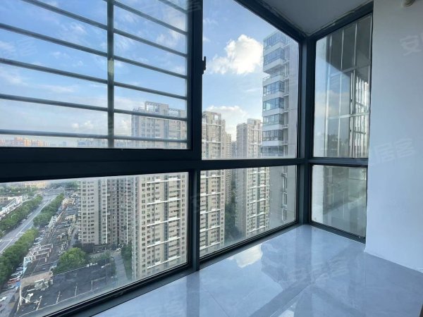 可短租一个月起，不收中杰费杂费，做饭用燃气，免费无线网打游戏