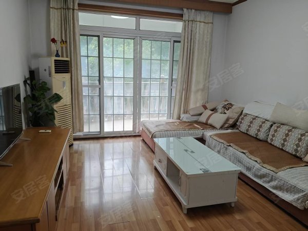 康居时代北区2楼，三室两厅精装修，家具家电齐全拎包入住。