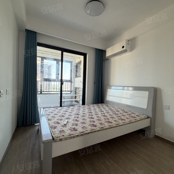 地铁三号线旁，次新小区，家具家电齐全，拎包入住