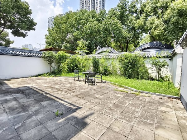 天花板私人别墅实用面积600平_可住家办公做接待带独立大院子