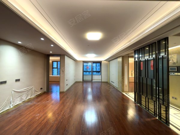 近政务绿地地铁__空房2卫__中央空调地暖__家具可配可不配