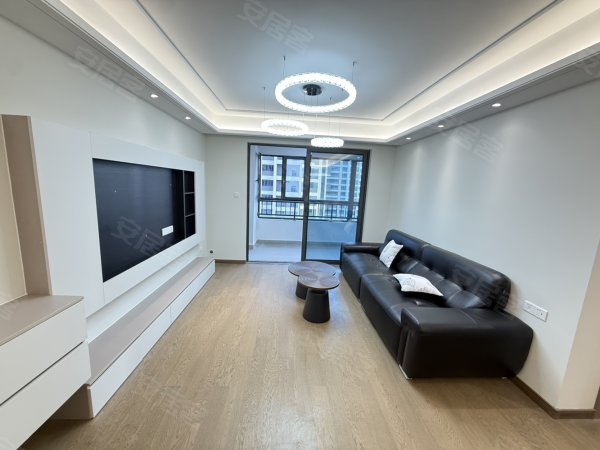 可月付_精装大三房_实图实拍_带地暖_省府板块_全屋高端定制