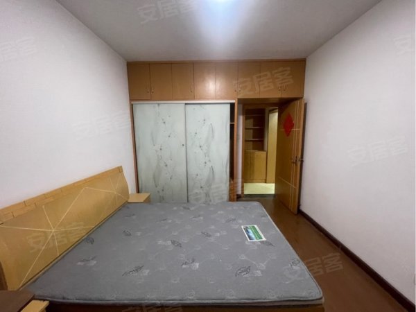 华孚城隍庙宜家商圈，生后方便，靠近5号线地铁站，交通便利