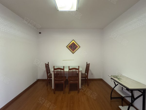 白水坝地铁口_粮食机械厂宿舍_3室1厅1卫__精装修77平米