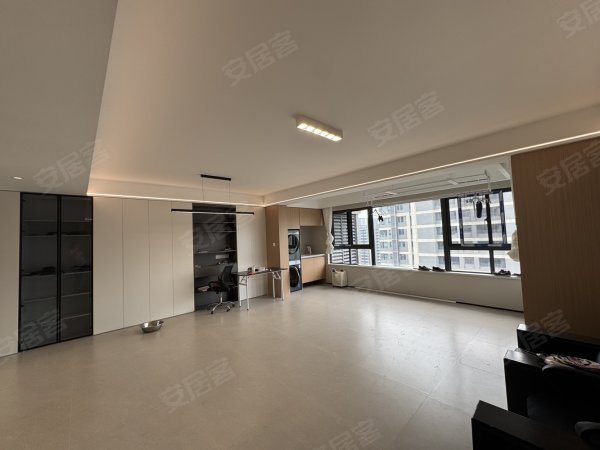 兴港和昌云庭_房东自住装修_三房边户大横厅_全屋带地暖
