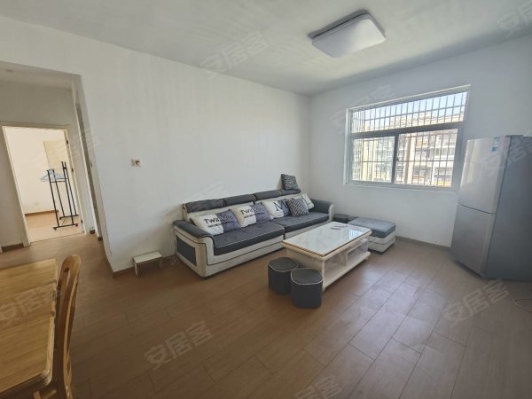 荣城北苑三室两厅拎包入住