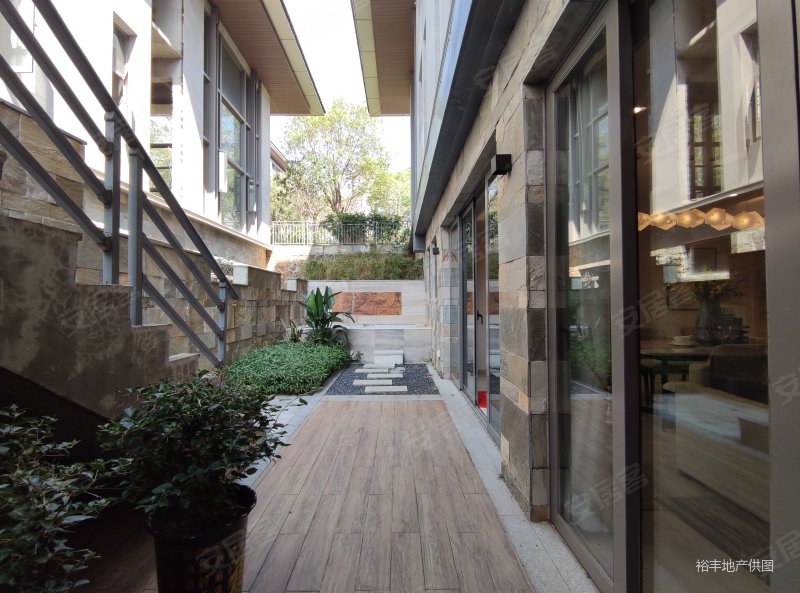 广州江畔南北对流户型大花园别墅雅居乐小院流溪