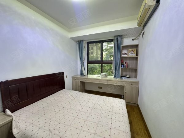 绿地_业主自住三房_低楼层_近陶冲湖_带书房