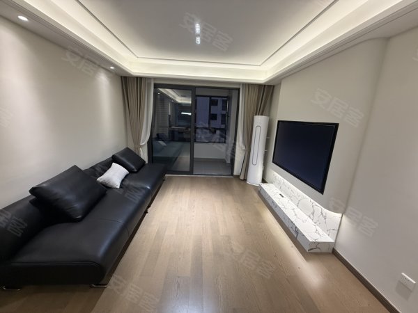 实图实拍_边户大三房_带地暖_全屋高端定制_省府板块拎包入住