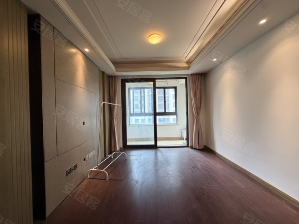 中央空调带地暖_四室两卫_主卫带浴缸南门换乘中心_四号地铁口