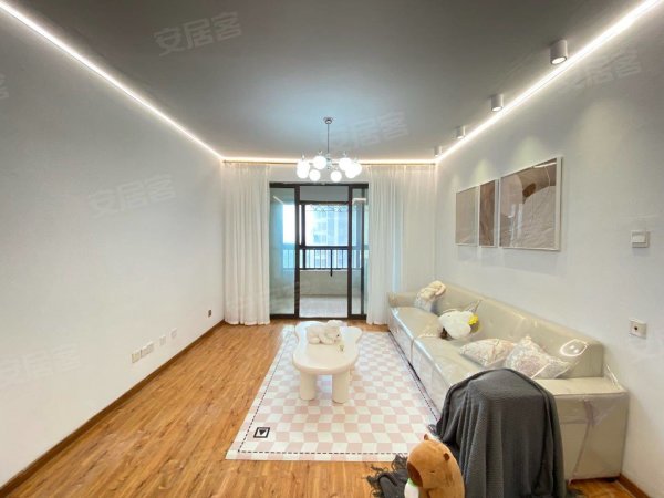 临湖苑新出边户大三房～软包大床采光通风好～拎包入住楼下地铁口