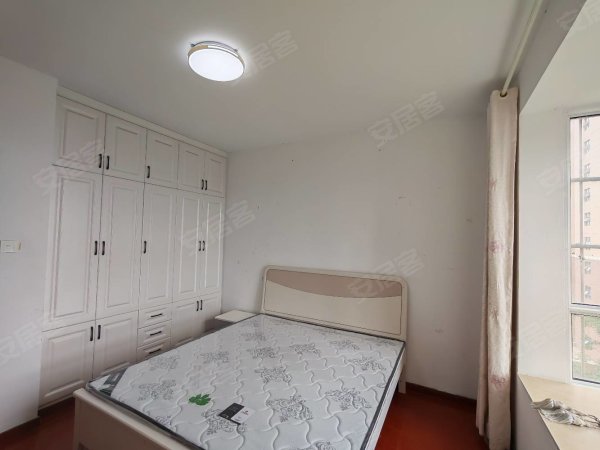 新店花园精装边户大二居室，全屋定制大衣柜，实木家具，出门小吃