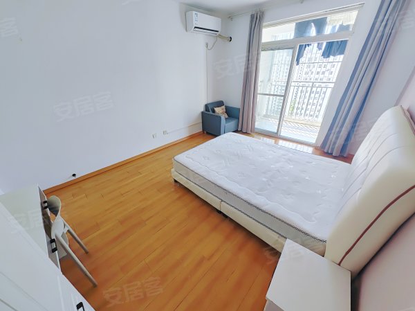 免费停车）一个月起租）民用水电）看中可谈，利港，蓝山