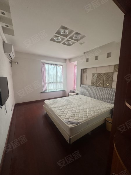 2室一厅精装修，电梯房，拎包入住
