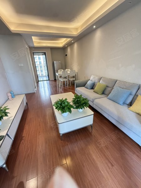 绿地香树花城_精装修_急租房源_电梯房湖景房