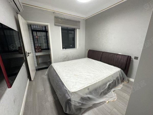 新上_省委低楼层_两室一厅_业主自住装修_拎包入住
