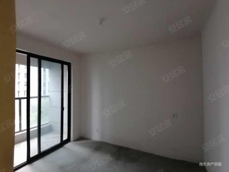 东钱湖专做,黄雅佳苑近地铁七号线,两室电梯房,楼层好