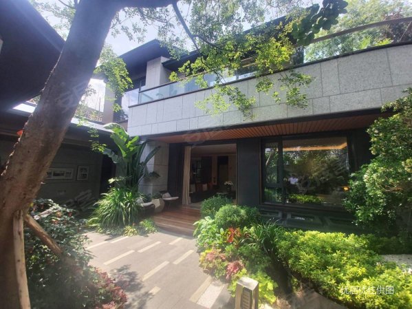 市政府合院别墅470平带130平花园547万白龙潭旁