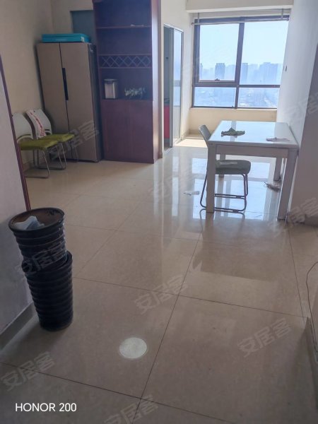 白水坝双岗万豪广场，21，1800元，中装，电梯房