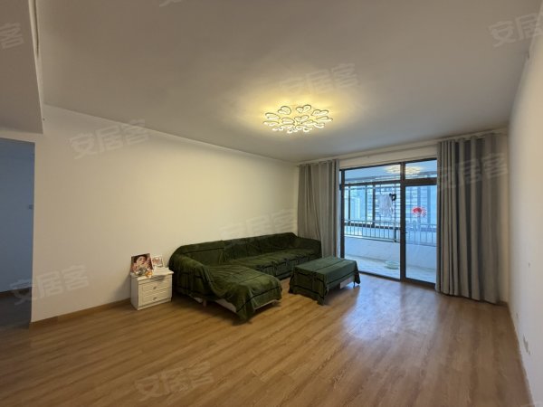 万象公馆三室_有燃气热水器_防盗窗_近地铁口租房_领包入住