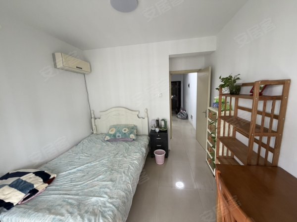 滨湖惠园，一室一厅，民用水电通燃气，拎包入住，干净整洁